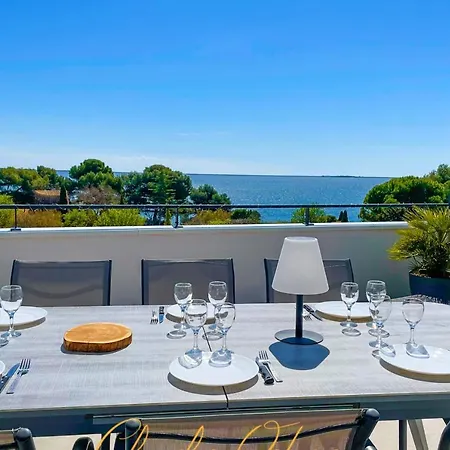 Beautiful Rooftop For 6 People * Meze