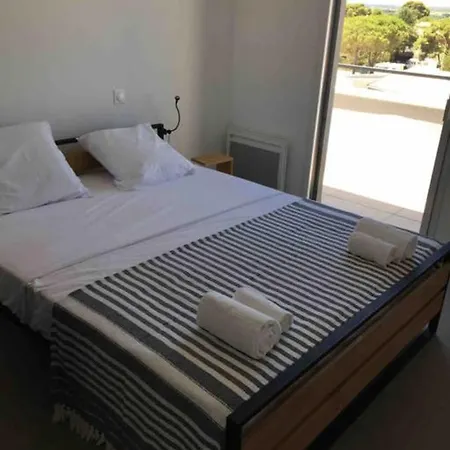 Beautiful Rooftop For 6 People Apartment *