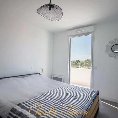 Beautiful Rooftop For 6 People Apartment *