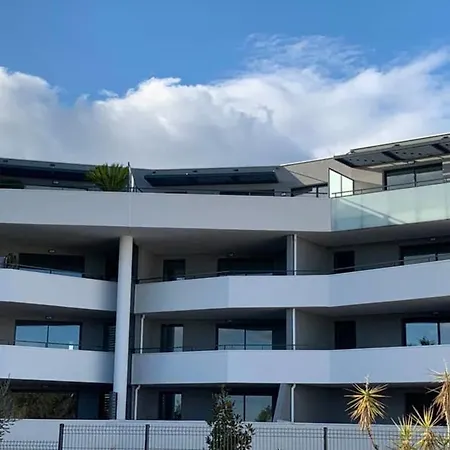 Beautiful Rooftop For 6 People Apartment Meze